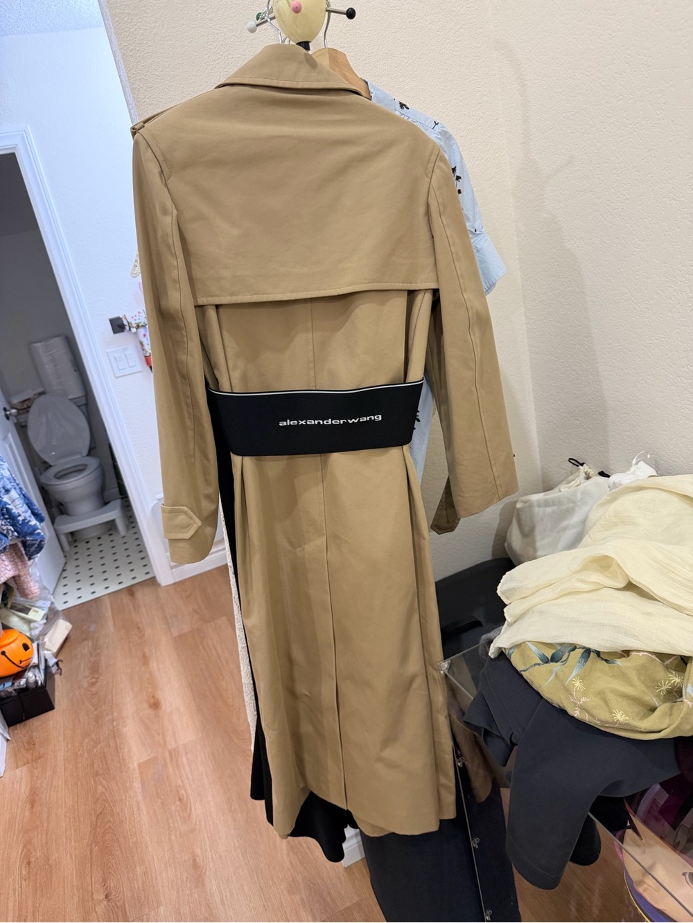 Alexander Wang Beige Trench Coat with Black Contrast Panels - Picture 6 of 11